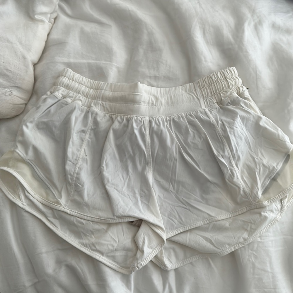 white lululemon hotty hot shorts